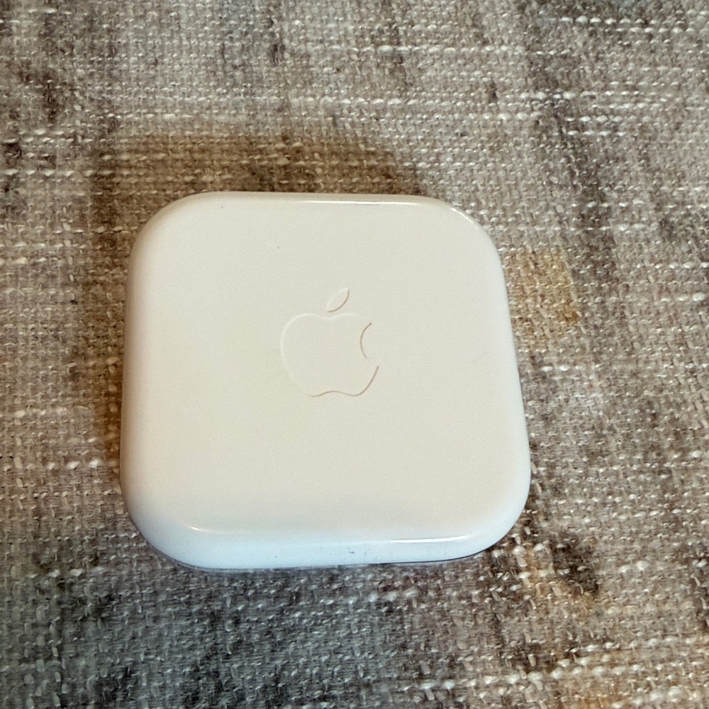 Apple Ear buds - Picture 2 of 3